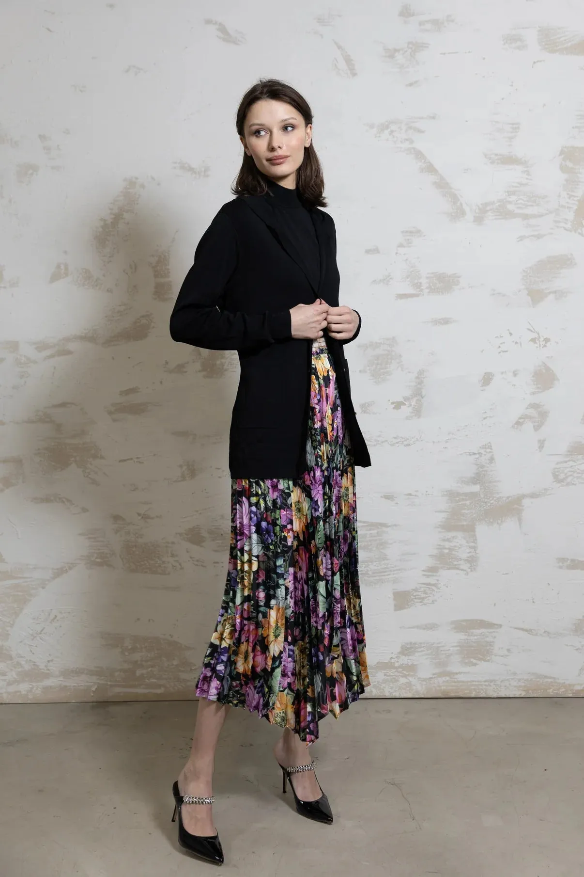 Byrd Arrow Pleated Skirt Black Floral