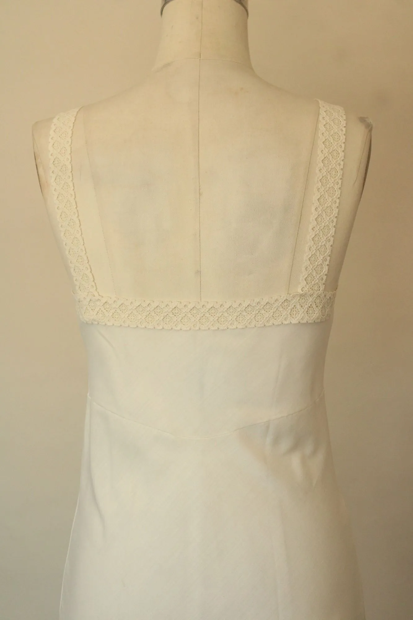 Vintage 1970s 1980s Deena White Full Slip, Size 32