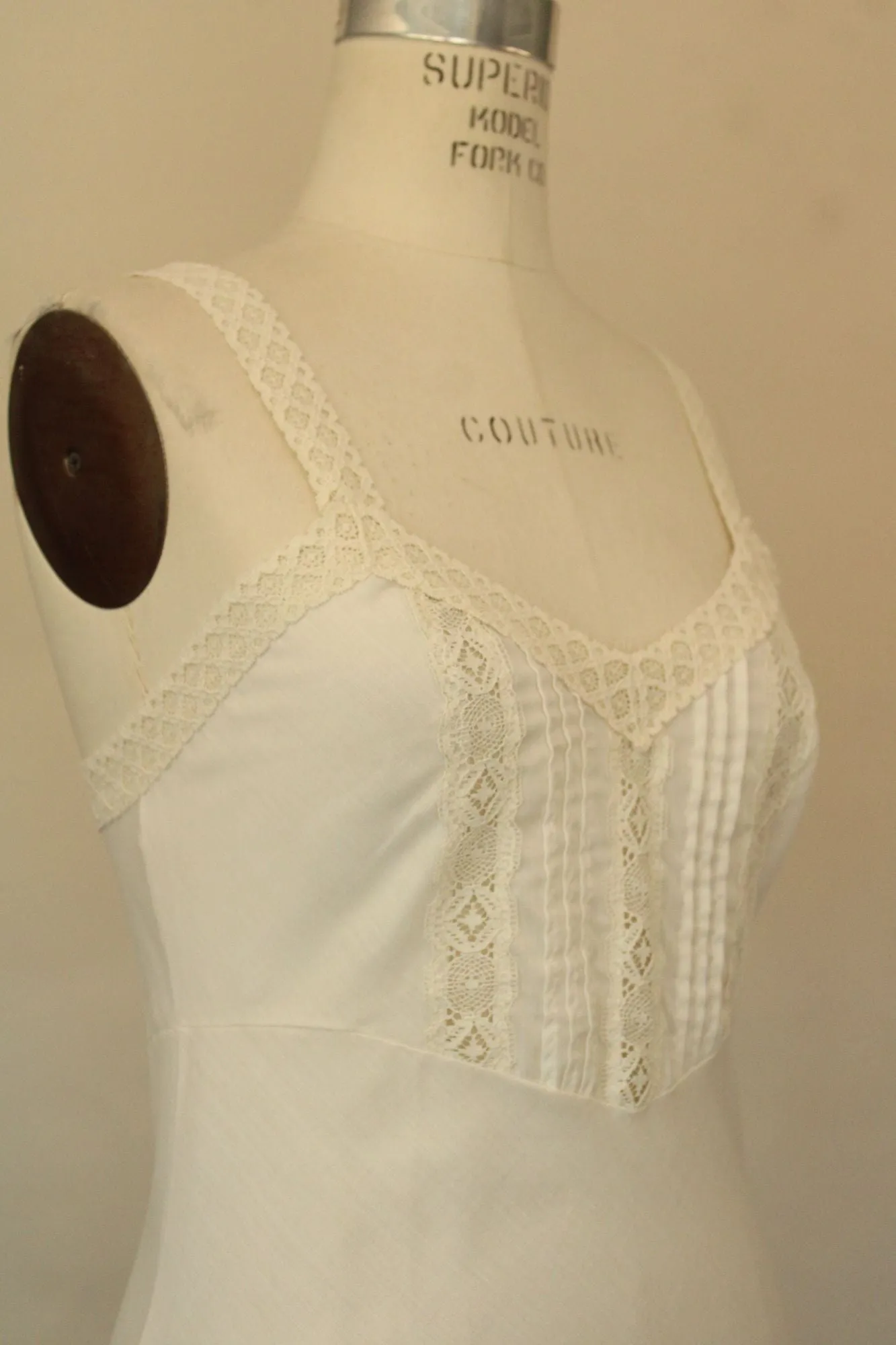 Vintage 1970s 1980s Deena White Full Slip, Size 32