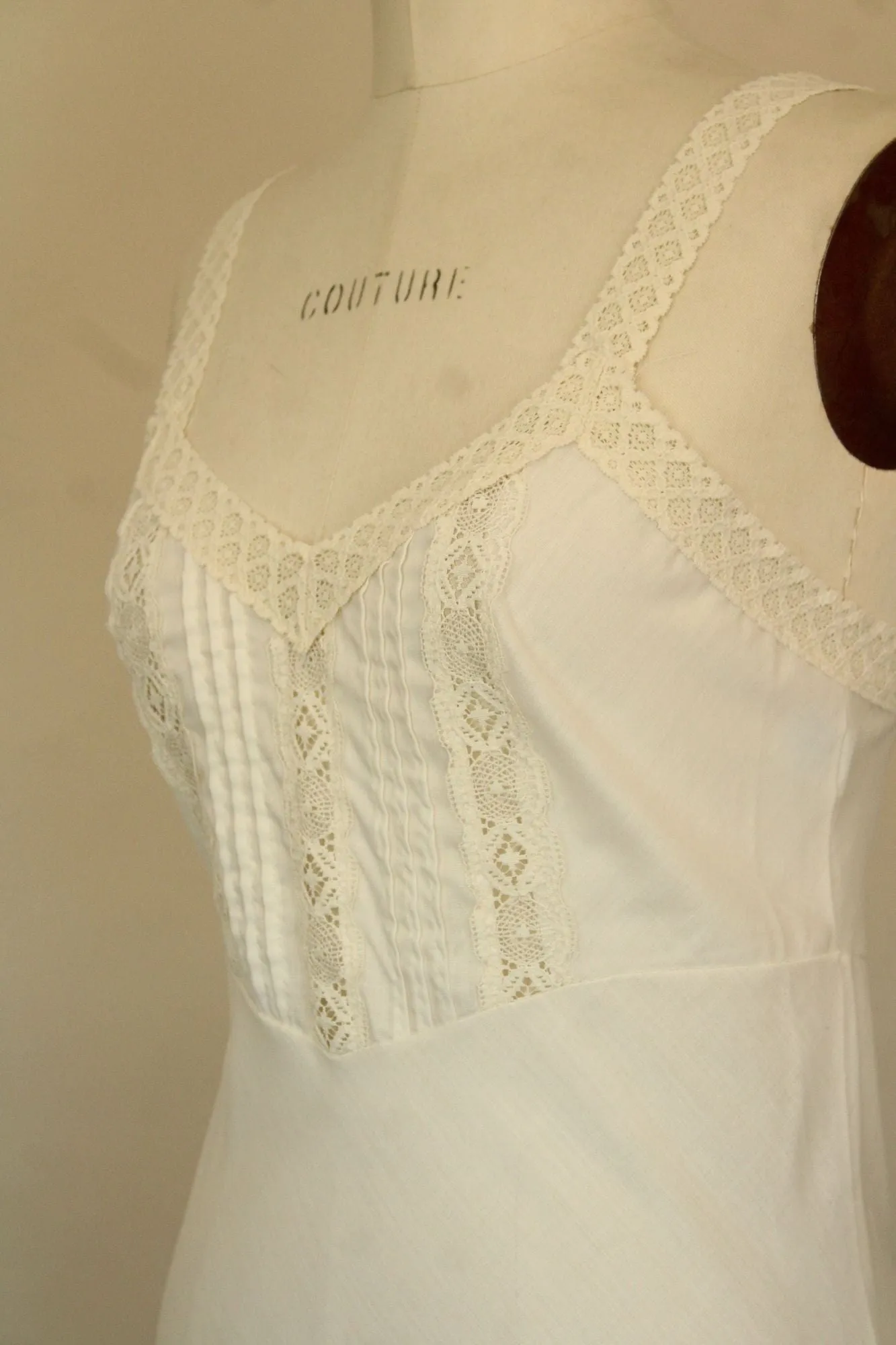 Vintage 1970s 1980s Deena White Full Slip, Size 32